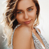 Mileys-Stunning-Visage