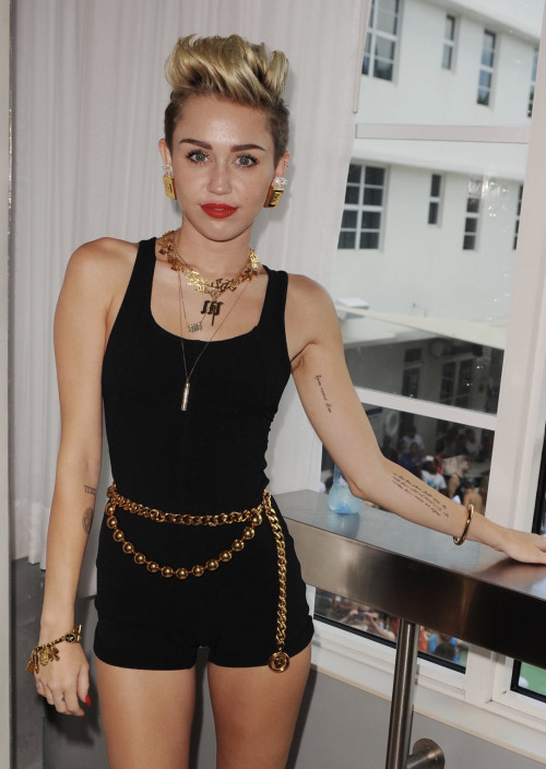 Elegant-Miley-2.jpg
